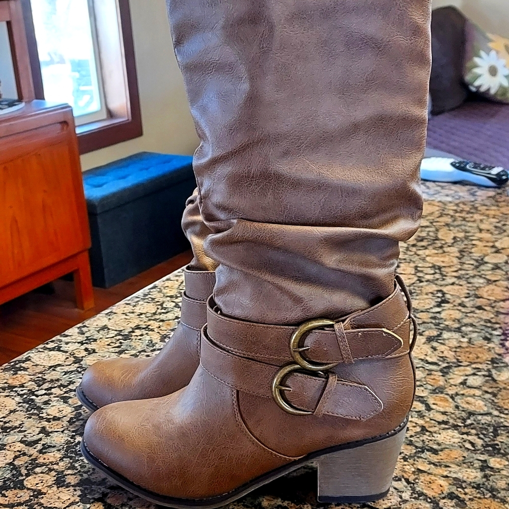 Slouch boot